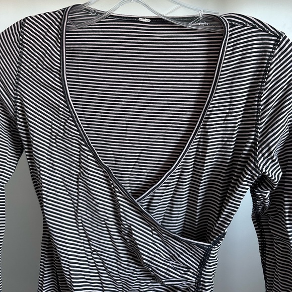 Lululemon Striped Soft Fabric Size 4 Long Sleeve - Picture 4 of 4